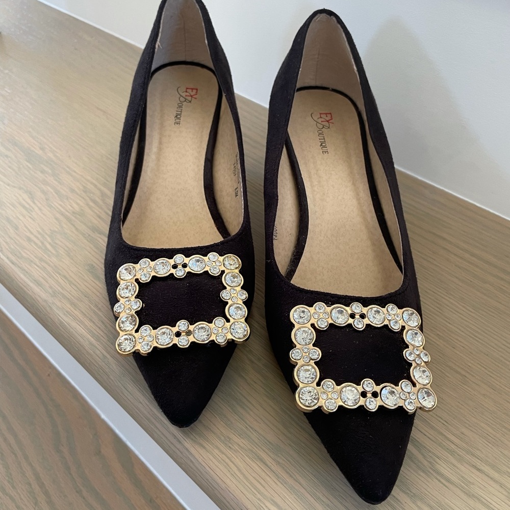 Black velvet women Broch EY boutuque 
Size 8.5